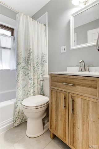 10704 Saint Matthew Lane, St Ann, MO 63074