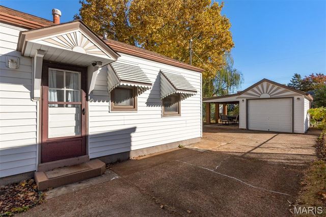 10704 Saint Matthew Lane, St Ann, MO 63074