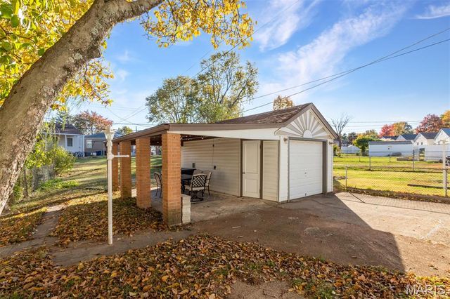 10704 Saint Matthew Lane, St Ann, MO 63074