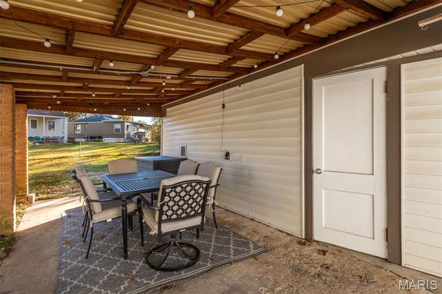 10704 Saint Matthew Lane, St Ann, MO 63074