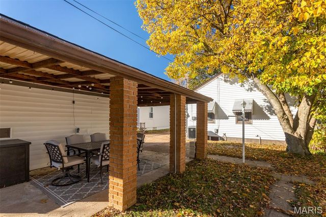 10704 Saint Matthew Lane, St Ann, MO 63074