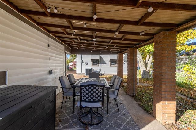 10704 Saint Matthew Lane, St Ann, MO 63074