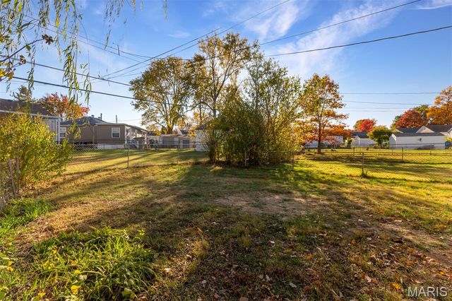 10704 Saint Matthew Lane, St Ann, MO 63074