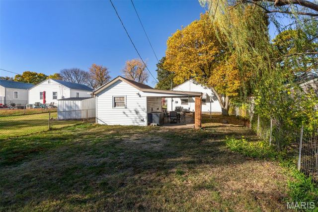 10704 Saint Matthew Lane, St Ann, MO 63074