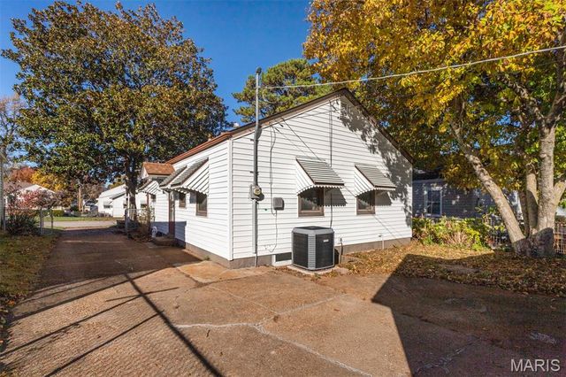 10704 Saint Matthew Lane, St Ann, MO 63074