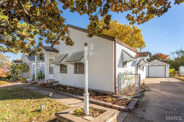 10704 Saint Matthew Lane, St Ann, MO 63074