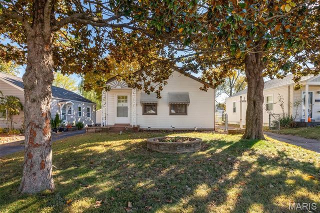 10704 Saint Matthew Lane, St Ann, MO 63074