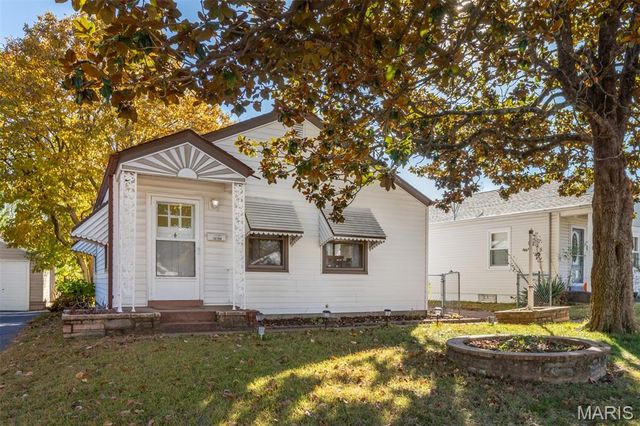 10704 Saint Matthew Lane, St Ann, MO 63074