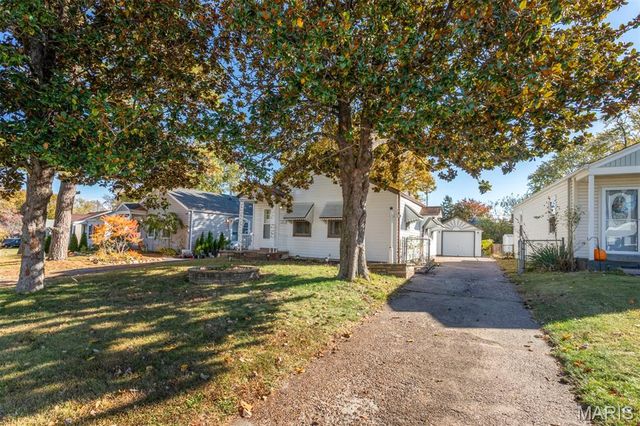 10704 Saint Matthew Lane, St Ann, MO 63074