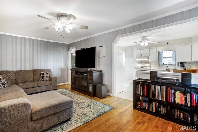 10704 Saint Matthew Lane, St Ann, MO 63074