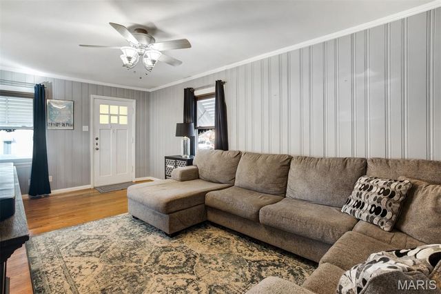 10704 Saint Matthew Lane, St Ann, MO 63074