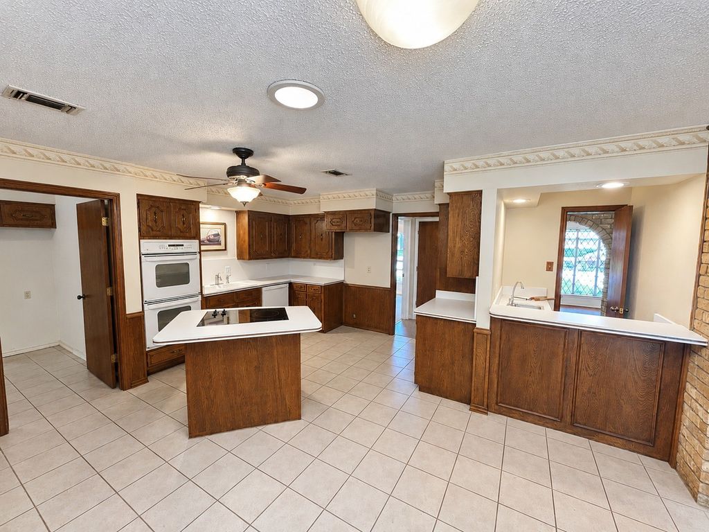 3408 Bellah Court, Irving, TX 75062 — photo 5