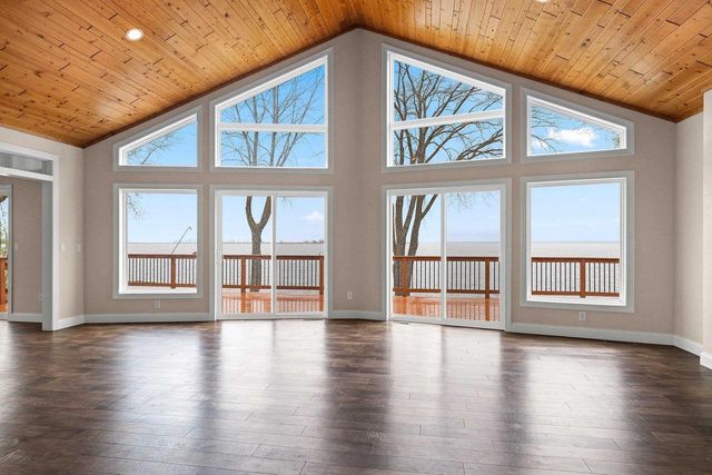 534 RESORT ROAD, Suamico, WI 54173