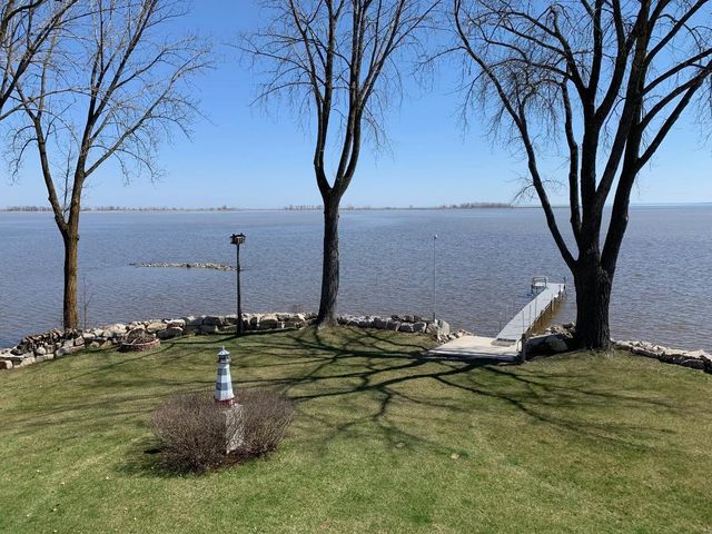 534 RESORT ROAD, Suamico, WI 54173