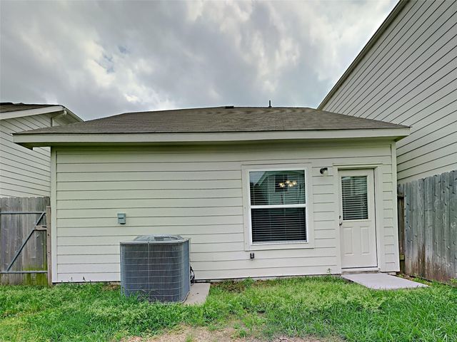 5202 Dauntless Drive, Houston, TX 77066