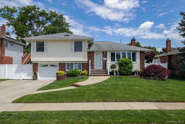 11 Damin Drive, Farmingdale, NY 11735