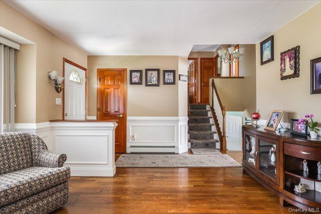 11 Damin Drive, Farmingdale, NY 11735