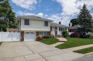 11 Damin Drive, Farmingdale, NY 11735
