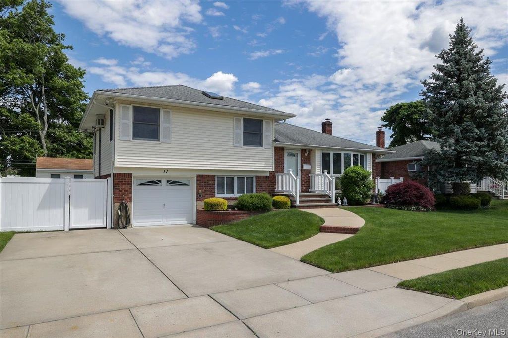 11 Damin Drive, Farmingdale, NY 11735