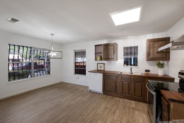 222 Cortez Ave, San Antonio, TX 78237