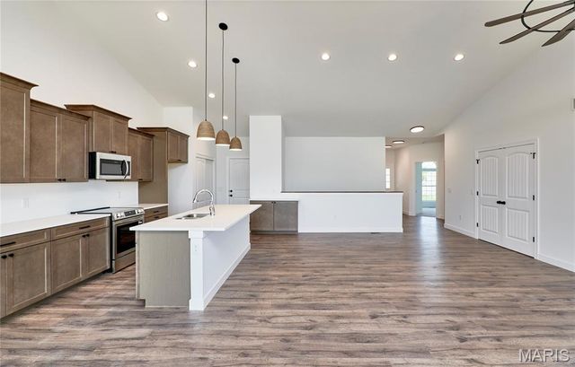12 Canyon Creek Court, Moscow Mills, MO 63362