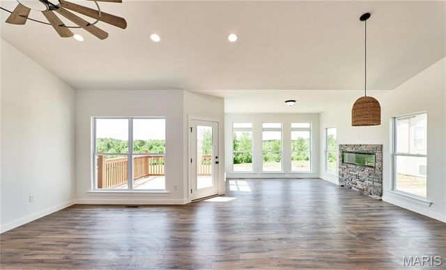 12 Canyon Creek Court, Moscow Mills, MO 63362
