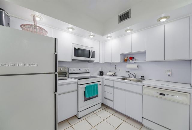 1980 S Ocean Drive 5E, Hallandale Beach, FL 33009