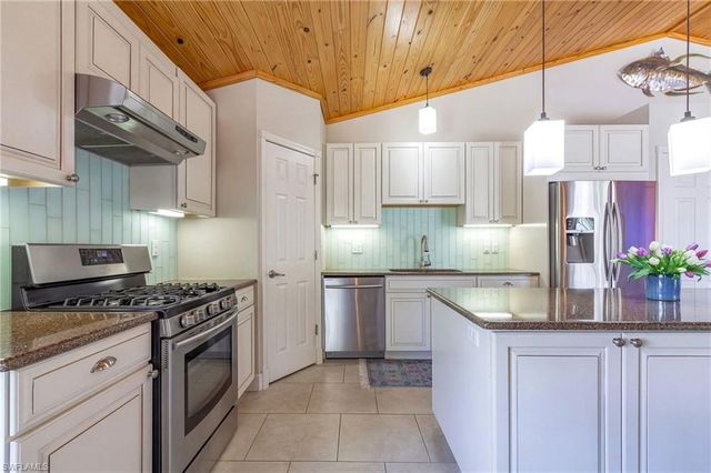 7655 Myrsine CIR, Bokeelia, FL 33922