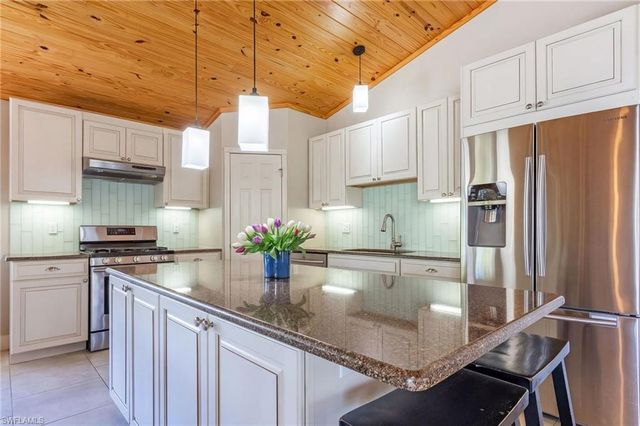 7655 Myrsine CIR, Bokeelia, FL 33922