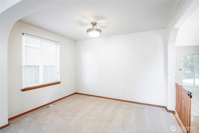 816 3rd Avenue NW, Puyallup, WA 98371