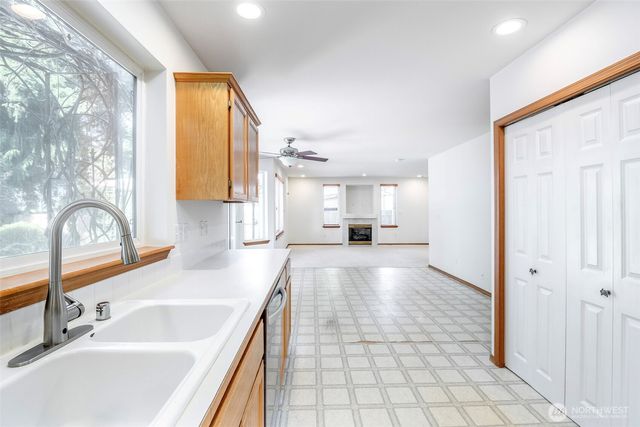 816 3rd Avenue NW, Puyallup, WA 98371