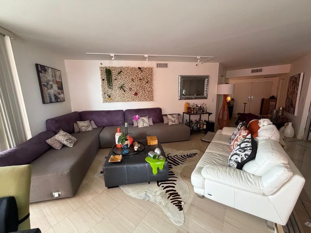 1581 Brickell Avenue 406, Miami, FL 33129