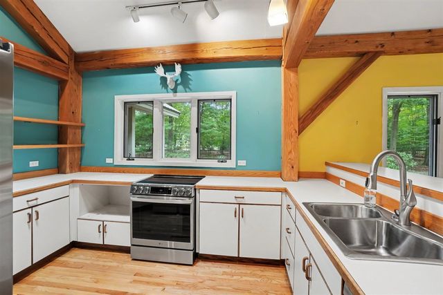 1439 W Sternberg Road, Norton Shores, MI 49441