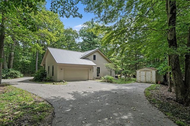 1439 W Sternberg Road, Norton Shores, MI 49441