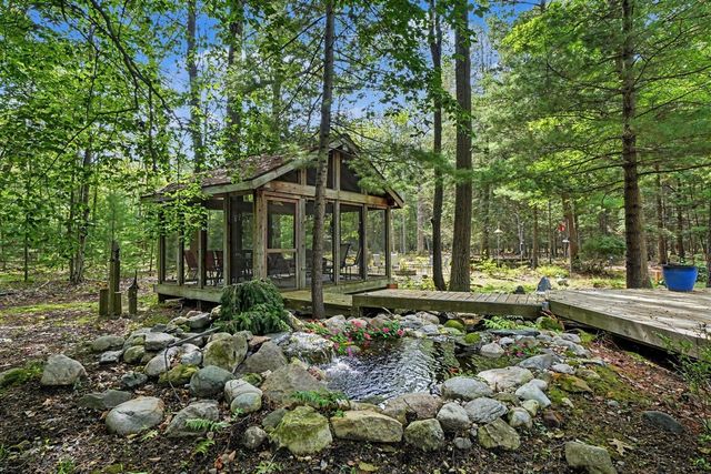 1439 W Sternberg Road, Norton Shores, MI 49441
