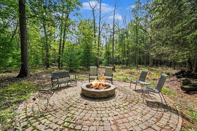 1439 W Sternberg Road, Norton Shores, MI 49441