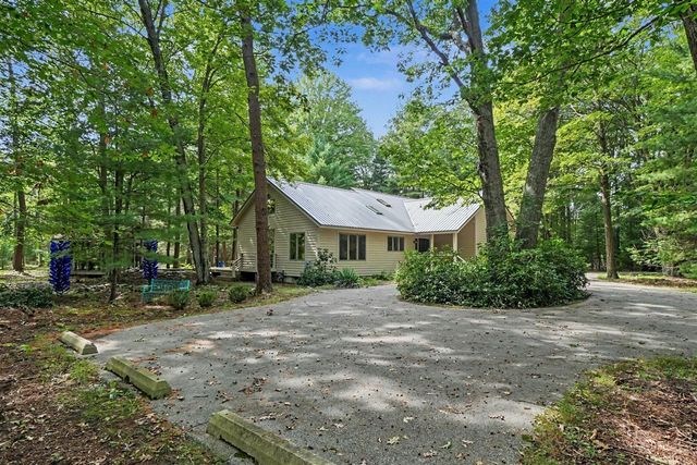 1439 W Sternberg Road, Norton Shores, MI 49441