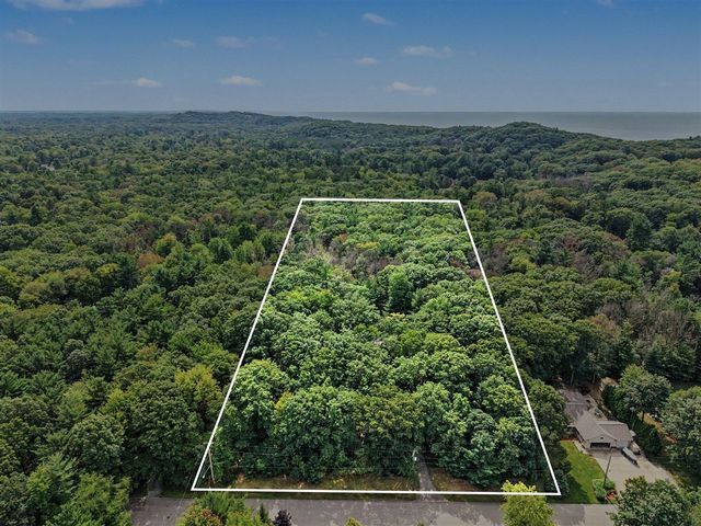 1439 W Sternberg Road, Norton Shores, MI 49441