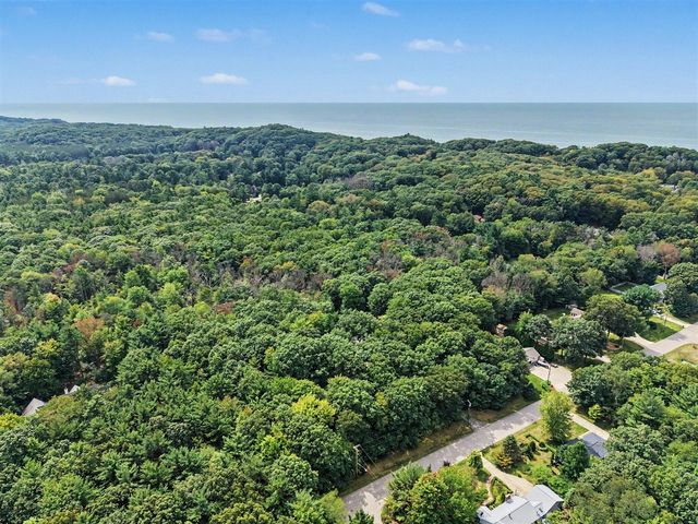 1439 W Sternberg Road, Norton Shores, MI 49441