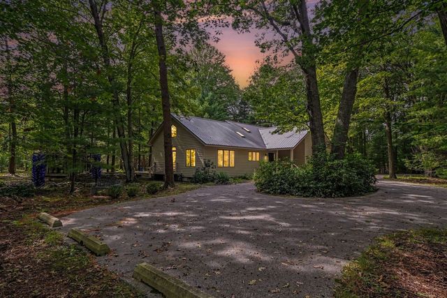 1439 W Sternberg Road, Norton Shores, MI 49441