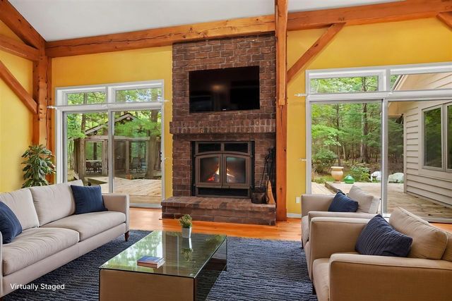 1439 W Sternberg Road, Norton Shores, MI 49441