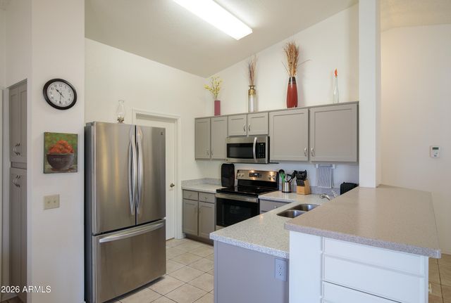 6541 S CYPRESS POINT Drive, Chandler, AZ 85249