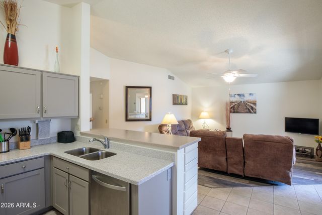 6541 S CYPRESS POINT Drive, Chandler, AZ 85249