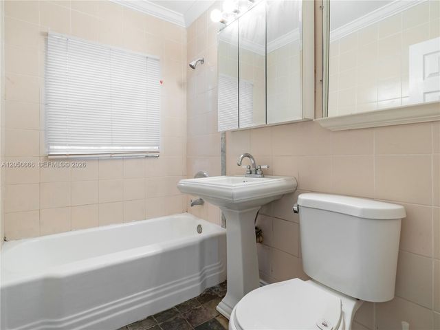1125 NE 10th Avenue, Fort Lauderdale, FL 33304