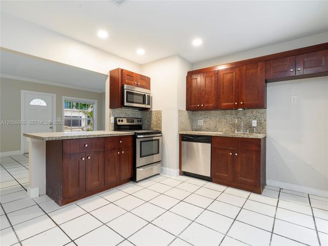 1125 NE 10th Avenue, Fort Lauderdale, FL 33304