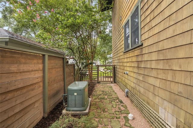1090 Lamonte Lane, Houston, TX 77018