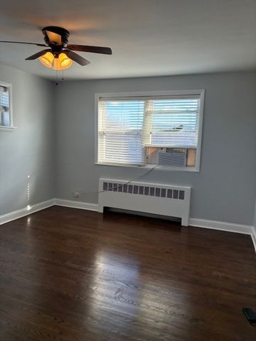 2055 W Lunt Avenue 403, Chicago, IL 60645