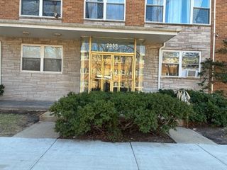 2055 W Lunt Avenue 403, Chicago, IL 60645