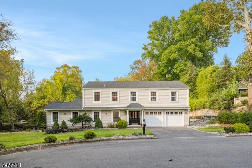 38 Esplanade Dr, Hillsdale Boro, NJ 07642 — exterior