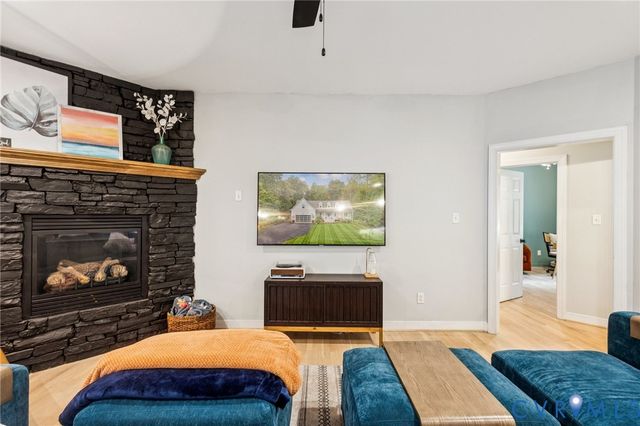 16361 Little River Dr, Beaverdam, VA 23015